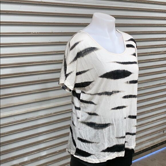 🛍️NWT Kenzie size small zebra print top - Picture 6 of 7